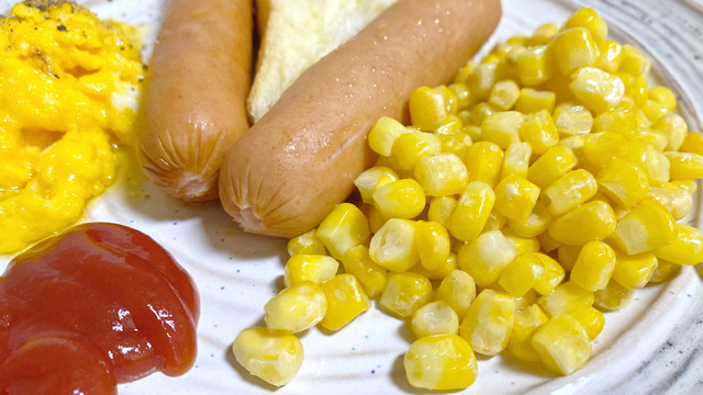 玉米香肠美食图片