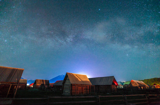 阿勒泰禾木村夜景星空