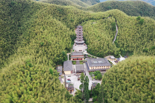 航拍竹海古寺杭州釜托寺