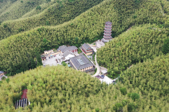 航拍竹海古寺杭州釜托寺