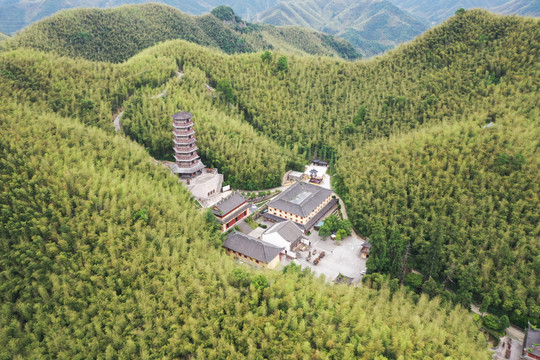 航拍竹海古寺杭州釜托寺