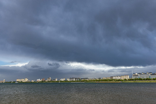 滨海城市阴霾