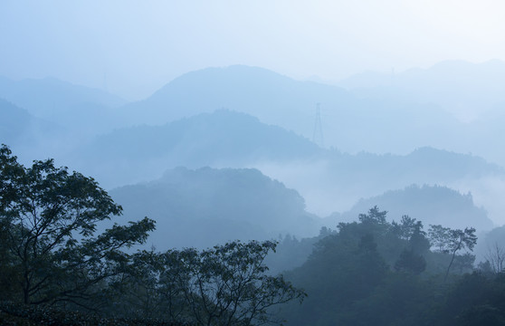 黛色远山