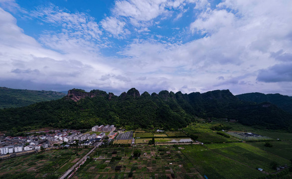 穿岩十九峰景区