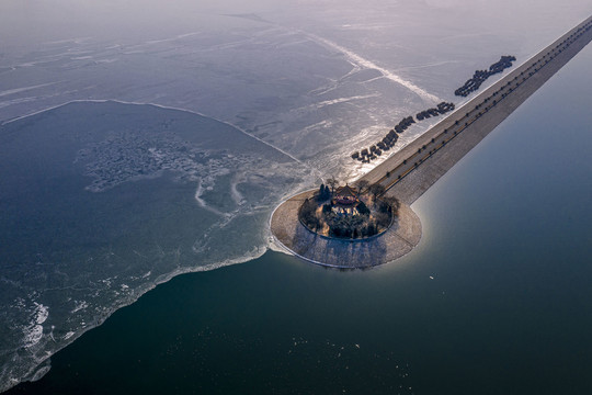 鸟瞰济南玉清湖冬景