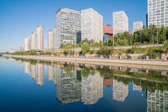 北京建外CBD建筑和通惠河风光