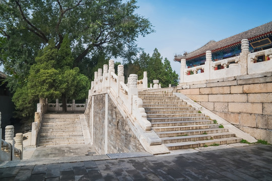 北京北海公园古建筑永安寺风光