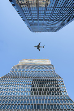 空中客机与现代建筑透视