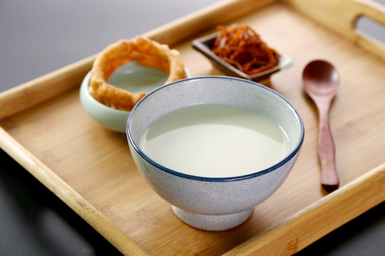 传统老北京豆汁焦圈