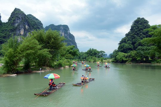 阳朔遇龙河漂流