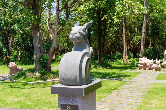 青秀山十二生肖文化园兔首石雕