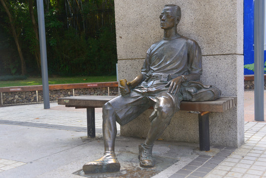 深南大道雕塑广场休息人物塑像