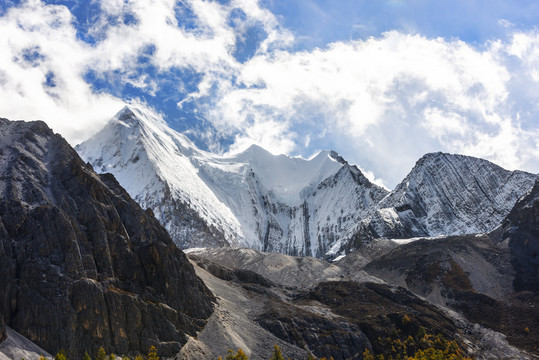 高原雪山