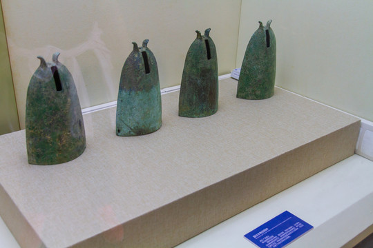 广西民族博物馆雷纹羊角钮铜钟