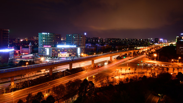 云南昆明彩云北路星耀地铁站夜景