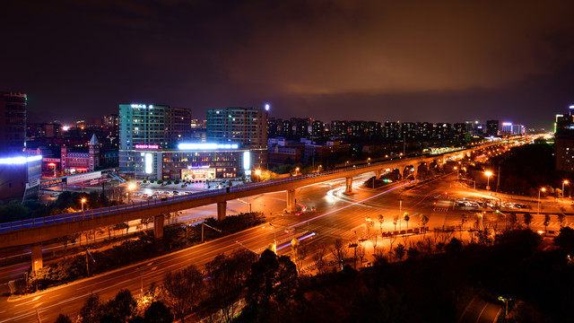 云南昆明彩云北路星耀地铁站夜景