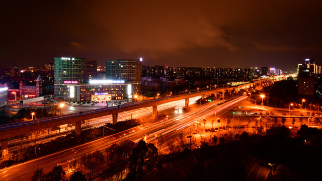 云南昆明彩云北路星耀地铁站夜景