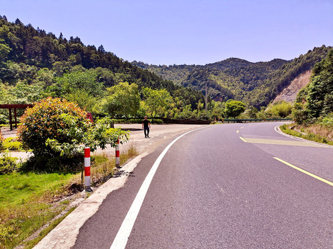 山区柏油路