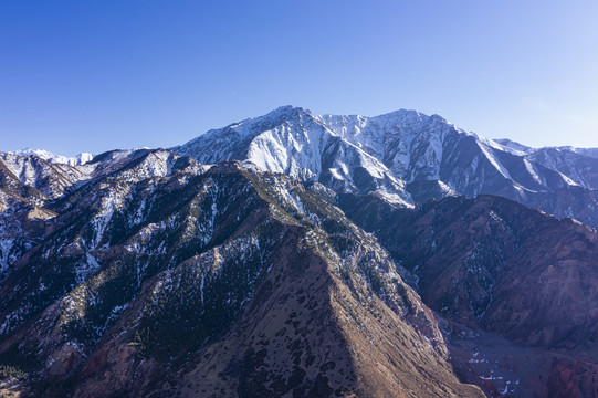 祁连雪山牧场傍晚