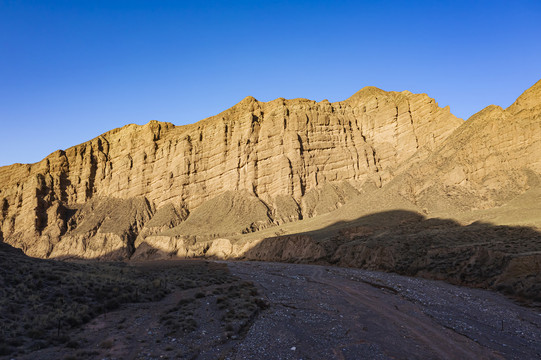 峡谷山崖