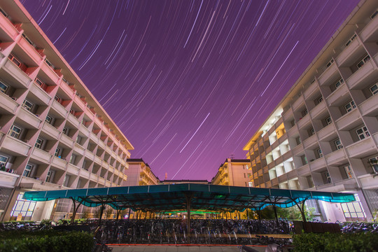 北京大学未名湖畔夜景