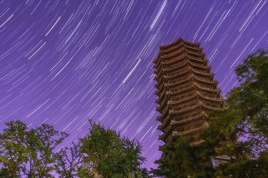 北京大学未名湖畔夜景