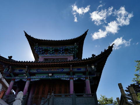 中式古建飞檐翘角
