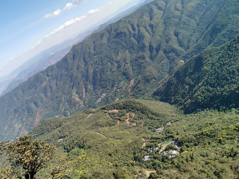 鸟瞰远山青山鸡足山