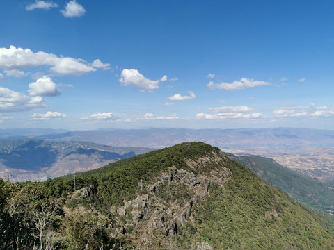 鸟瞰远山青山鸡足山