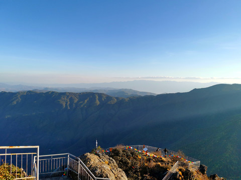 鸟瞰远山青山鸡足山