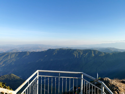 鸟瞰远山青山鸡足山