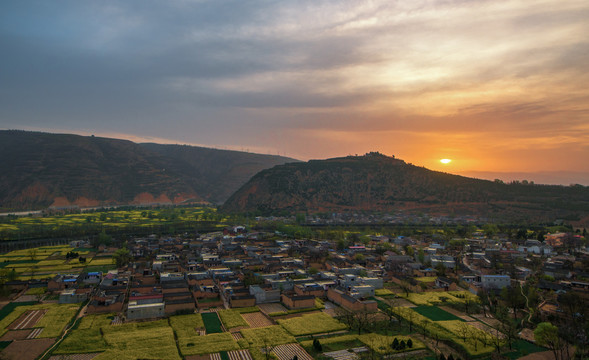 天水卦台山风光