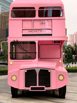 粉色巴士