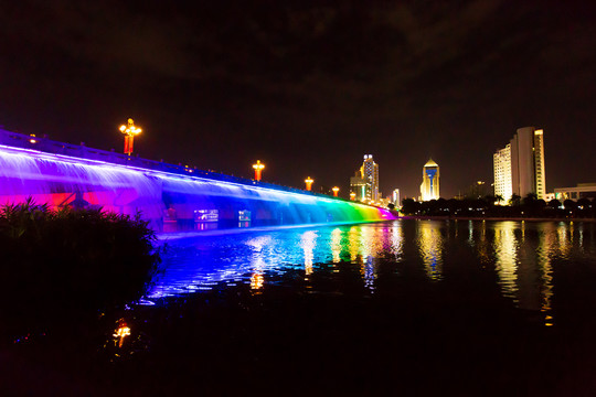 广西南宁南湖公园南湖大桥夜景