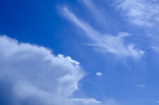 青海茶卡盐湖的天空云彩云朵