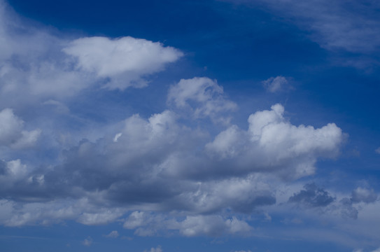 青海茶卡盐湖的天空