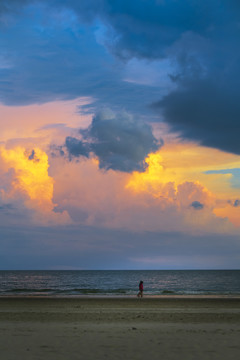 黄昏浪漫海景