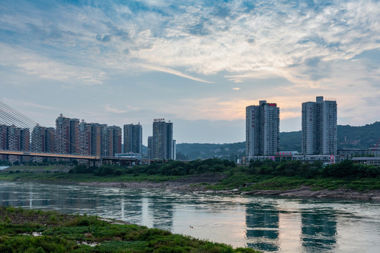 宜宾金沙江晚霞与城市建筑