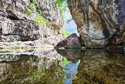 山涧小溪清澈