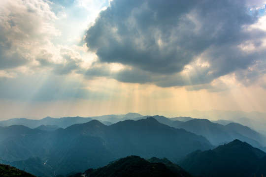 远山群山