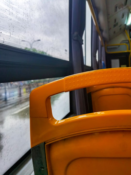 公交车內部车厢座椅