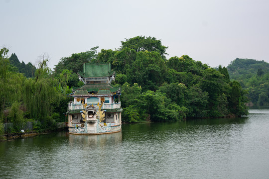 卧龙山公园湖