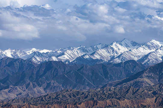 祁连山雪峰