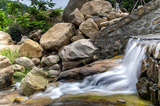 山间慢门流水