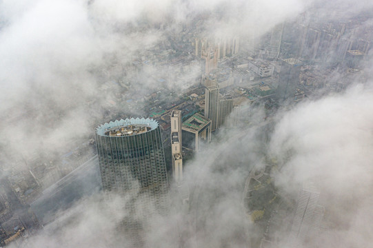 天津海河平流雾