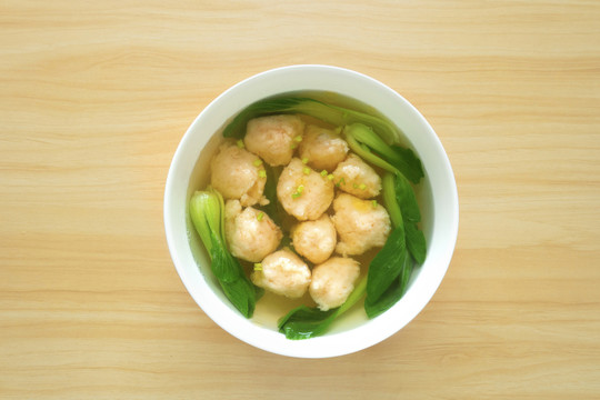 虾滑丸子蔬菜汤