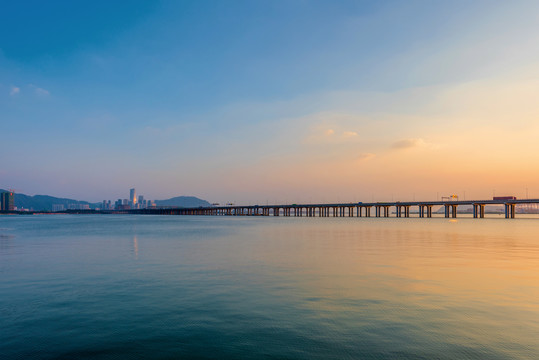 中国广东深圳广深沿江高速日暮