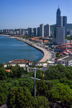 山东烟台市烟台山上俯瞰市区风光