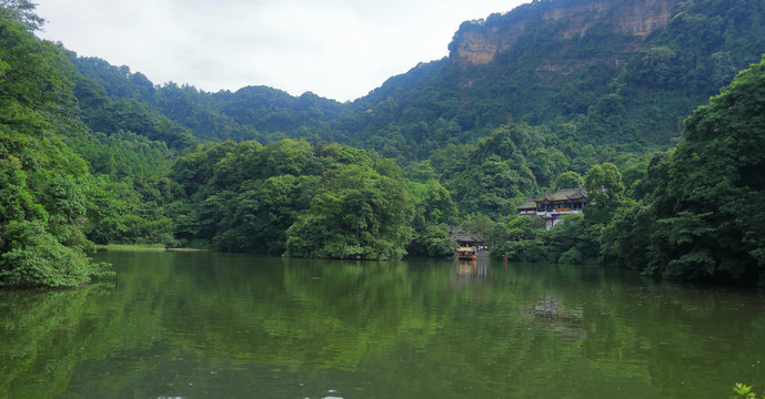 青城山湖翠映湖