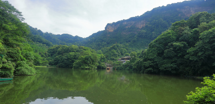 青城山湖翠映湖